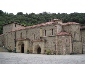 640px-iglesia_del_monasterio_de_santo_toribio